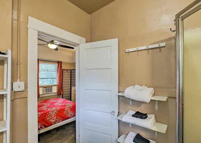 'st Patrick' In The Heart Of Apartment *